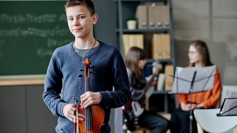 boy_with_violin